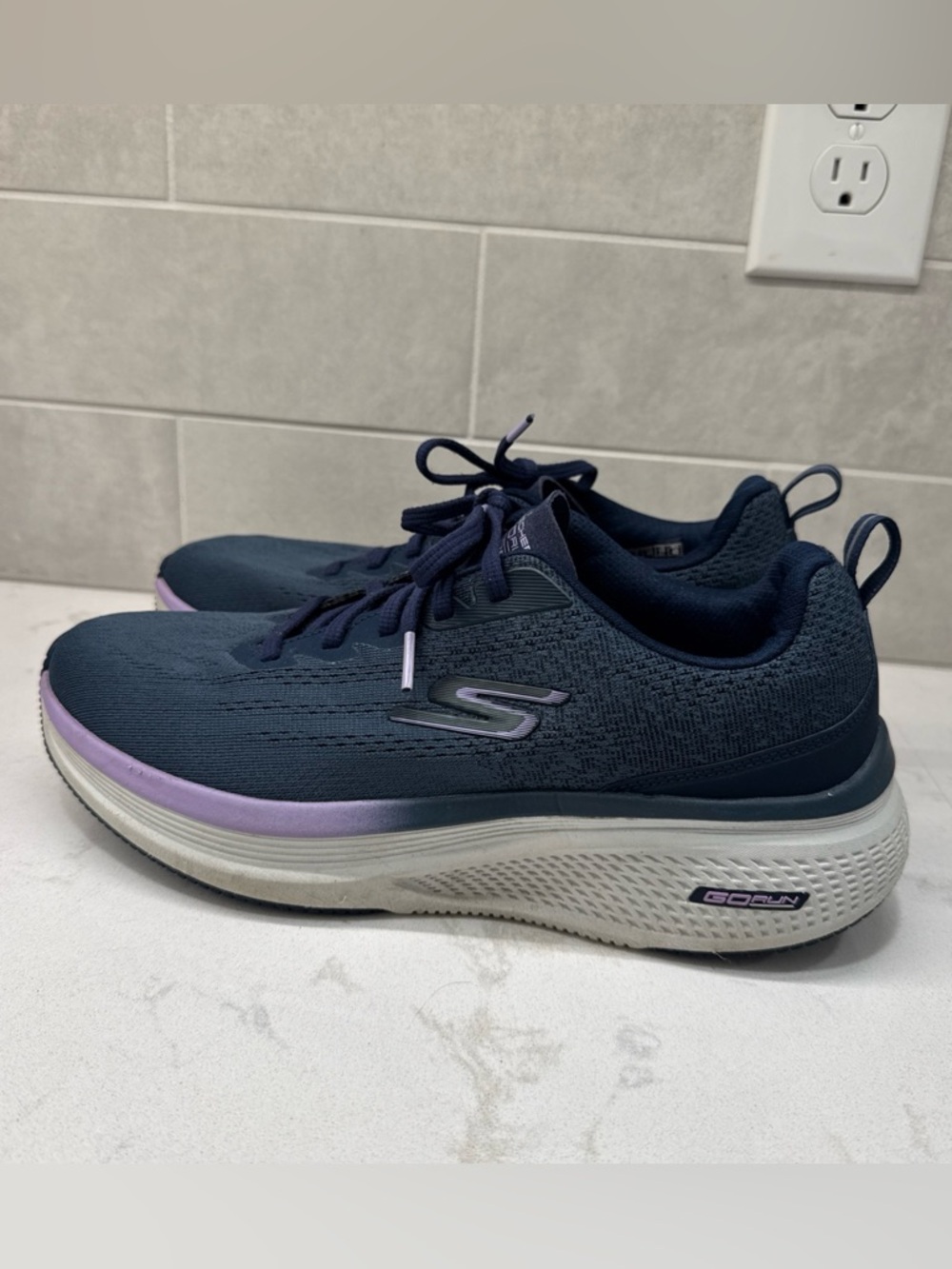 Skechers Women's Navy and Lavender Go Run Sneakers ombré sz 19